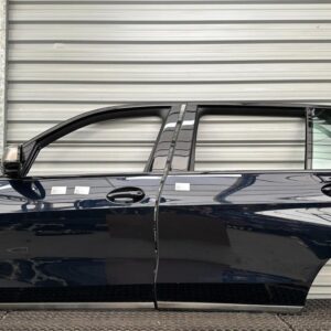 BMW X7 G07 M50i Left Door Set – 416 Carbon Black Metallic